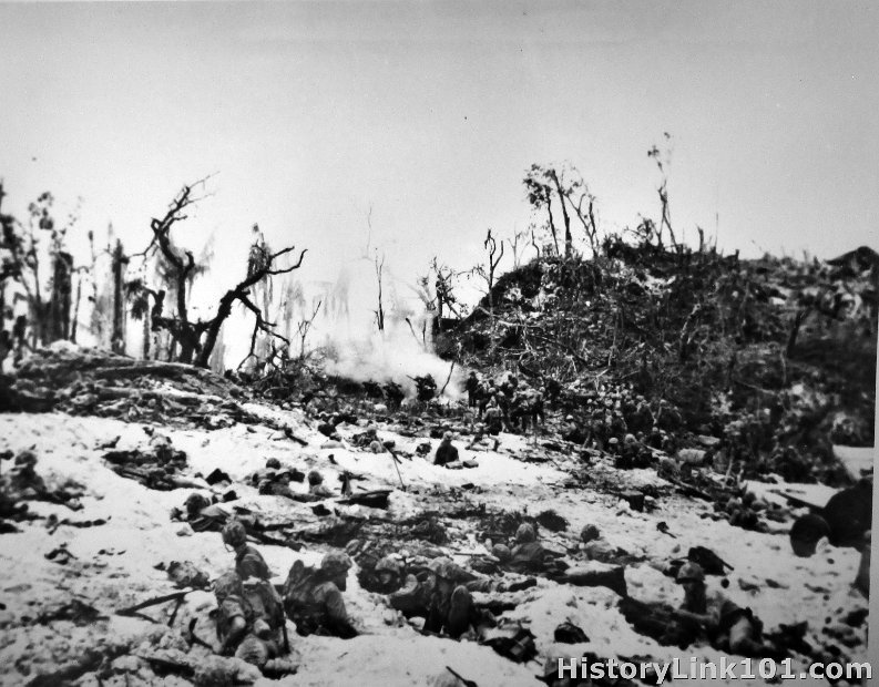 US Marines pinned down on Peleliu