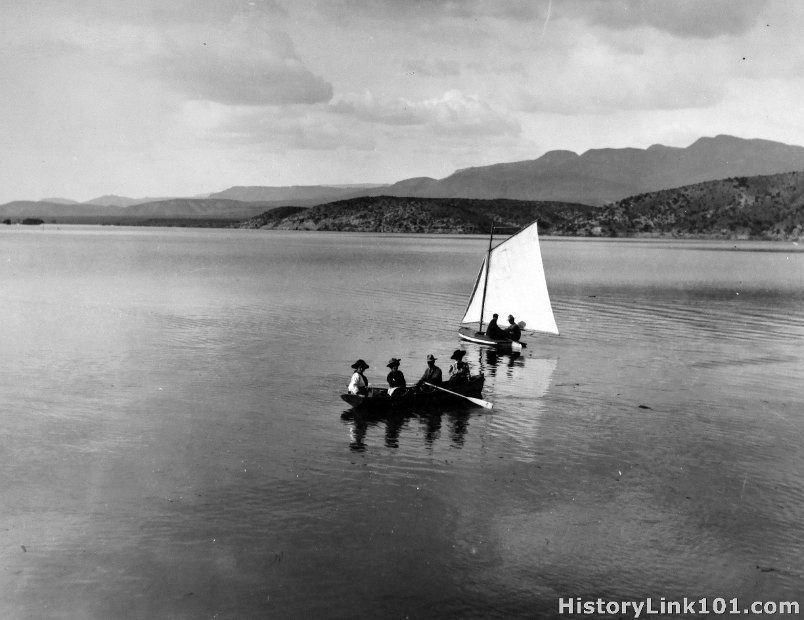 Boating on Lake Roosevelt