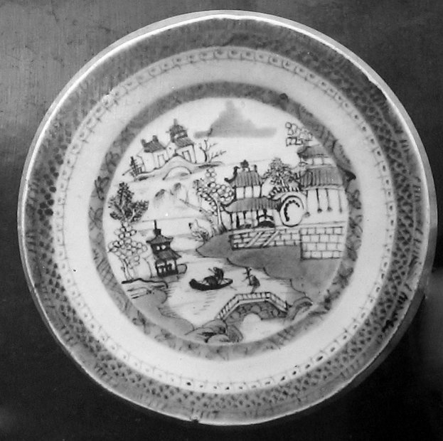 Dinner plate. Willow design