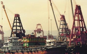 freight ships in hong kong